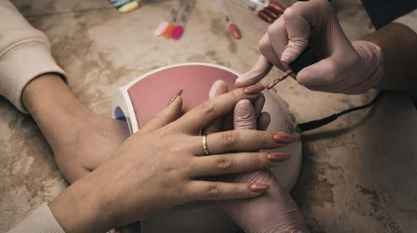 Editorial illustration for Evaporation vs. Curing: Why Gel Polish Outlasts Conventional Lacquer